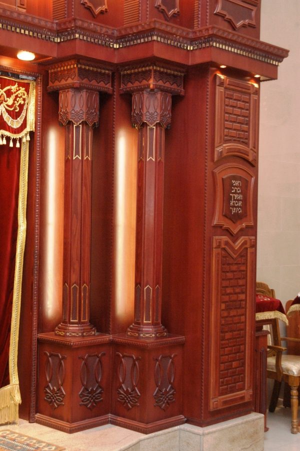 ⁦ארון קודש עץ 2 קומות בעיצוב מרהיב⁩ – תמונה ⁦2⁩