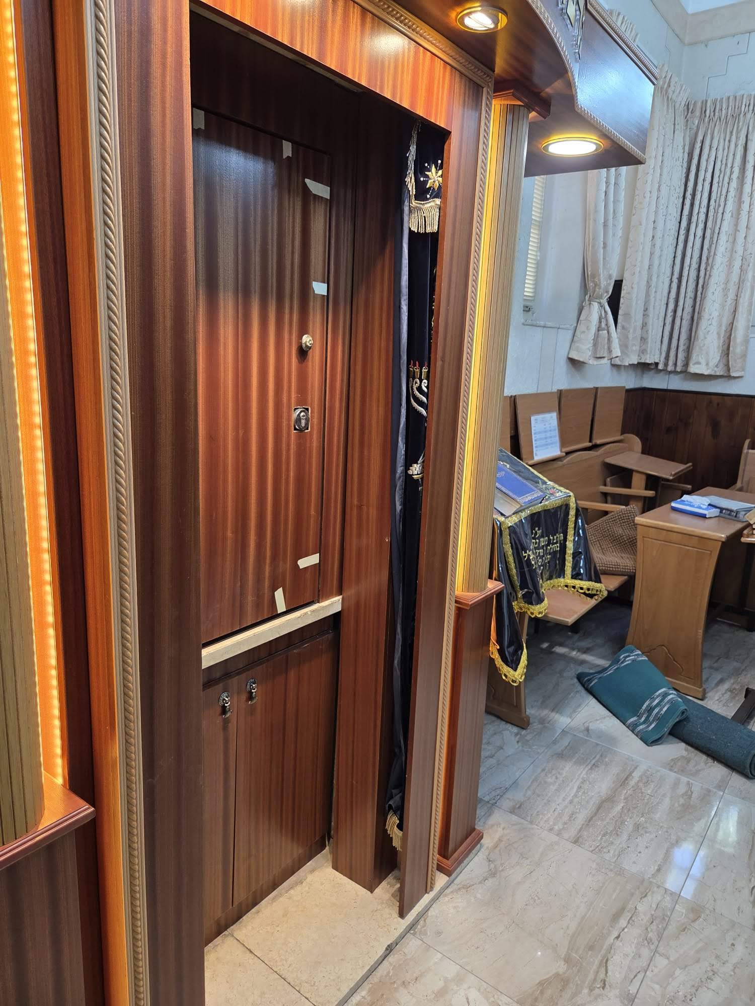 ארון קודש בית כנסת בבתי ברוידא – תמונה 4