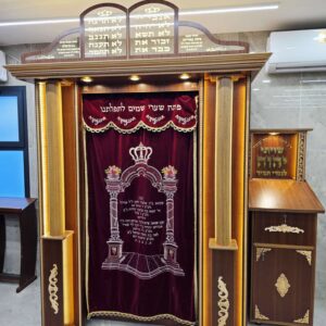 ארון קודש מדגם "הדר מלכות" – שילוב מושלם בין מסורת לקדמה